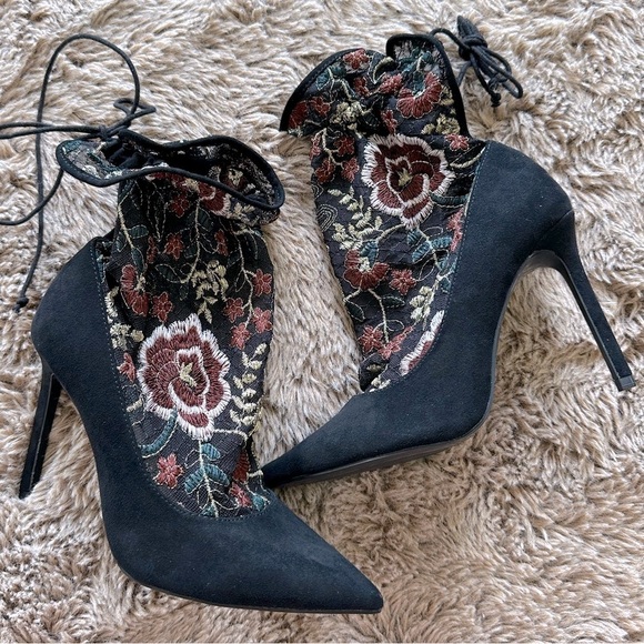 Zara Floral Pumps 7 - Picture 1 of 12